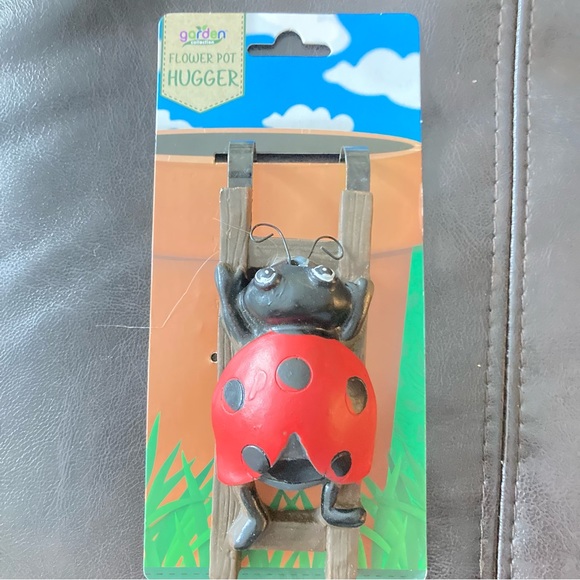 Flower pot hugger ladybug - Picture 11 of 11
